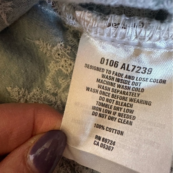 Columbia XCO Women's Blue Chambray Sleeveless Boho Tank Top Embroidered Size S - Picture 9 of 12